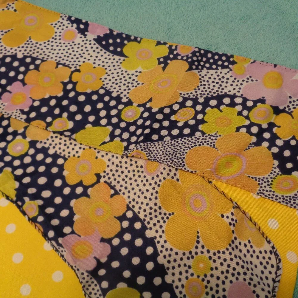 SUNNY GIRL RETRO GIRL YELLOW W DOTS SCARF HIPPIE COLORS TIE STONES NECKL…